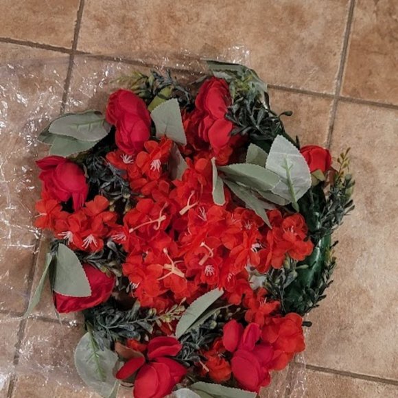 Rose Wreath - Picture 1 of 3
